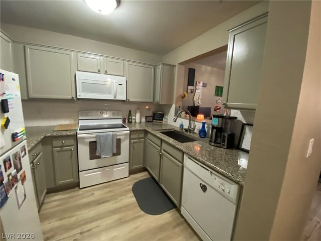 7720 SECRET SHORE Drive 106, Las Vegas, NV 89128