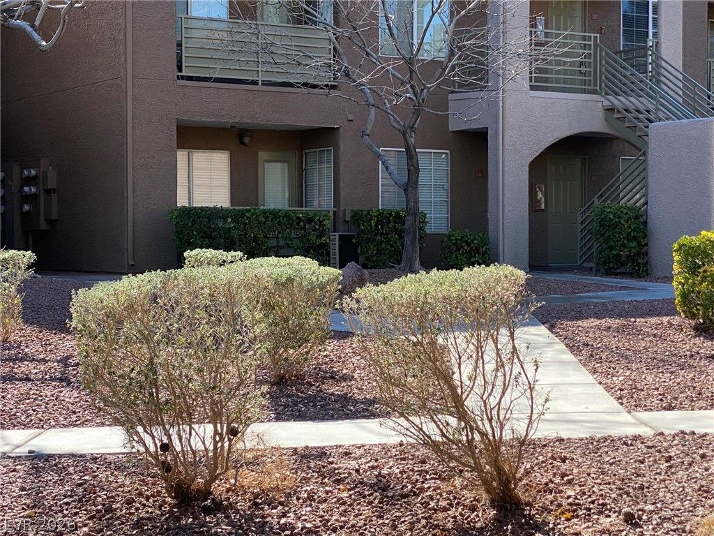 7720 SECRET SHORE Drive 106, Las Vegas, NV 89128