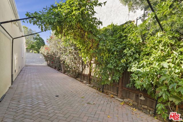 2128 Camden Avenue, Los Angeles, CA 90025