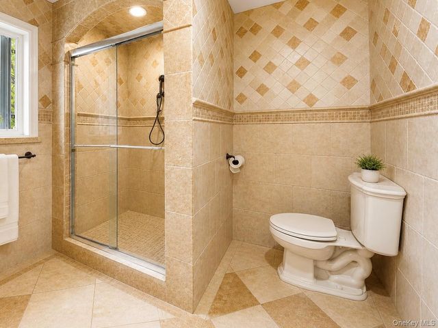 6 Inwood Place, New Rochelle, NY 10801