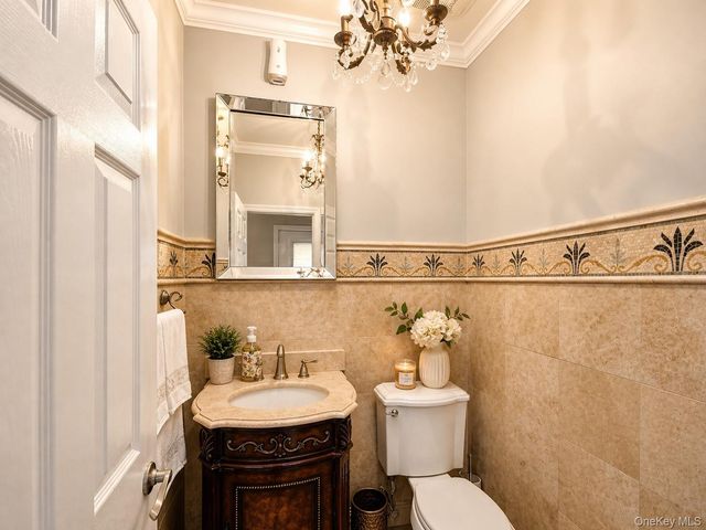 6 Inwood Place, New Rochelle, NY 10801