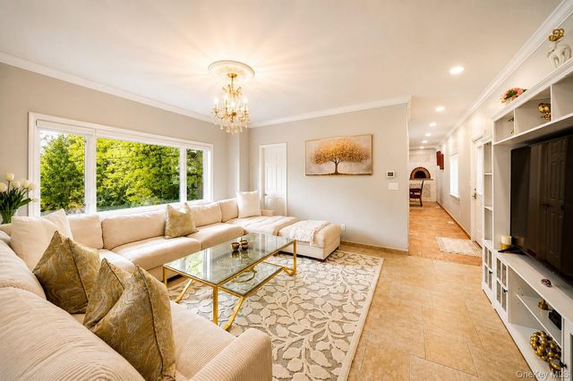 6 Inwood Place, New Rochelle, NY 10801