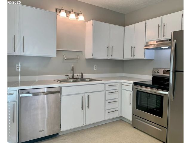 5135 Ne FLANDERS St, Portland, OR 97213