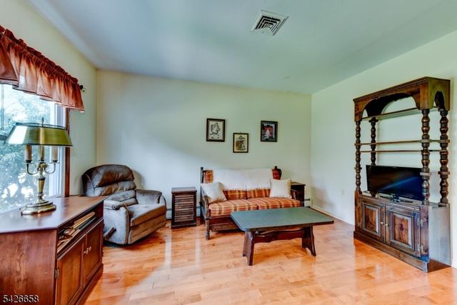 35 Payson Rd, Pequannock Twp., NJ 07440