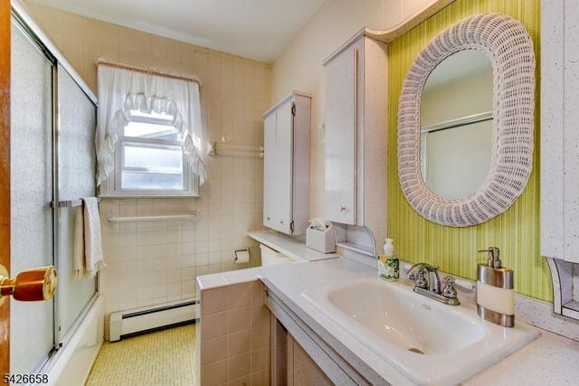 35 Payson Rd, Pequannock Twp., NJ 07440