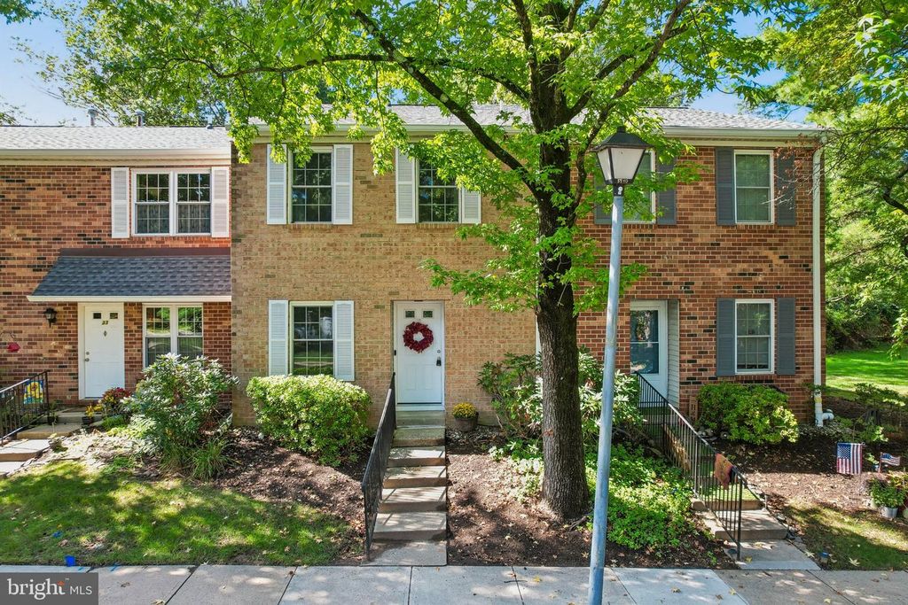32 MAGNOLIA CT, LAWRENCE TOWNSHIP, NJ 08648 — exterior