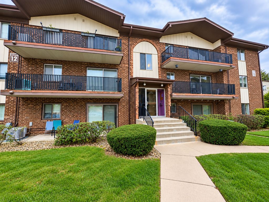5237 James Lane 1221, Crestwood, IL 60418 — exterior