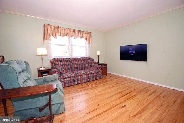 4 S LINDEN LN S, Plainsboro, NJ 08536