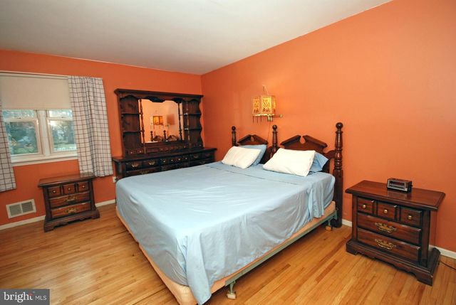 4 S LINDEN LN S, Plainsboro, NJ 08536