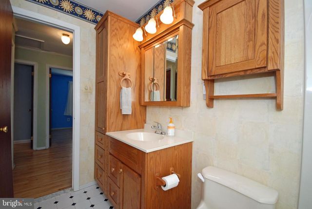 4 S LINDEN LN S, Plainsboro, NJ 08536