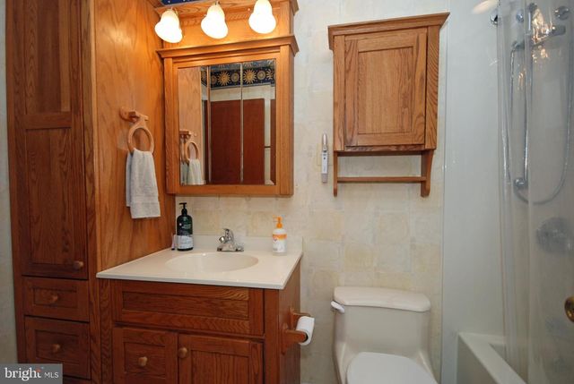 4 S LINDEN LN S, Plainsboro, NJ 08536