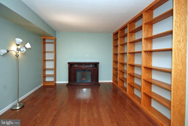 4 S LINDEN LN S, Plainsboro, NJ 08536