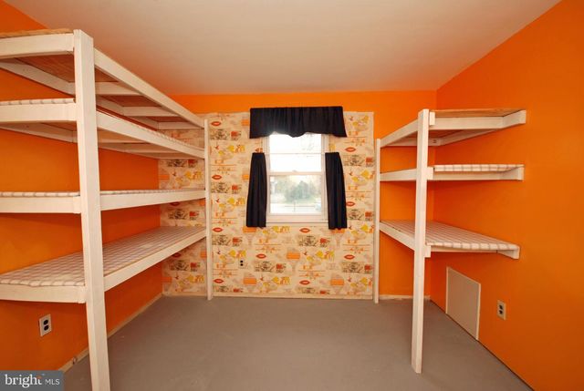 4 S LINDEN LN S, Plainsboro, NJ 08536