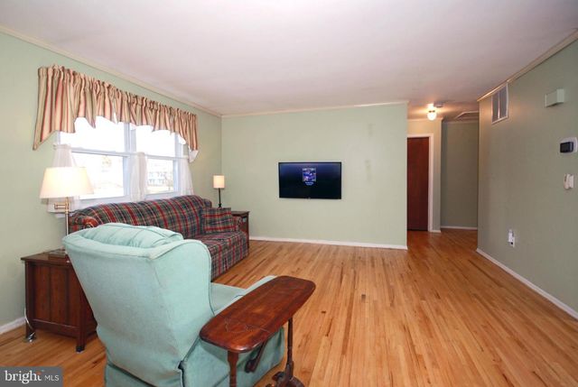 4 S LINDEN LN S, Plainsboro, NJ 08536