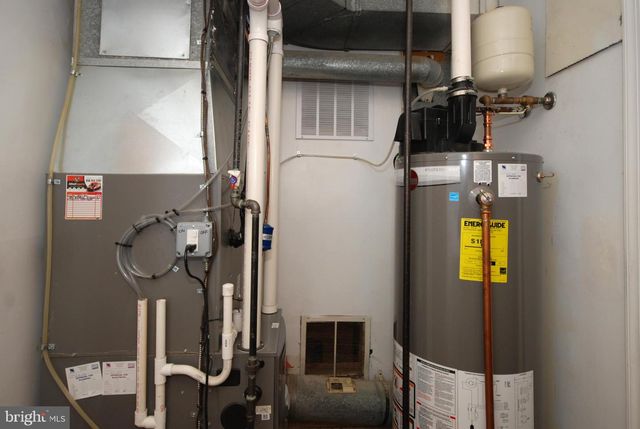 4 S LINDEN LN S, Plainsboro, NJ 08536