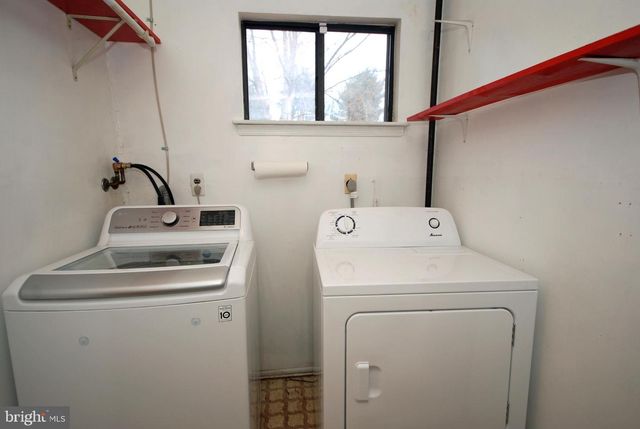 4 S LINDEN LN S, Plainsboro, NJ 08536