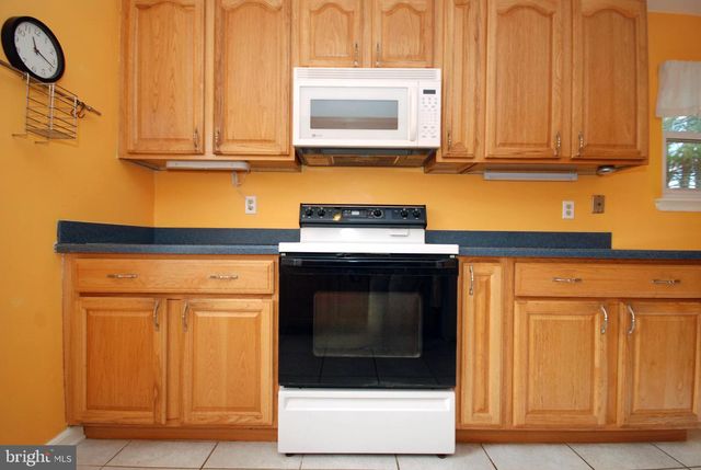 4 S LINDEN LN S, Plainsboro, NJ 08536