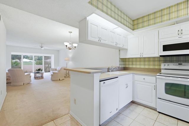 421 CERROMAR TERRACE 370, Venice, FL 34293