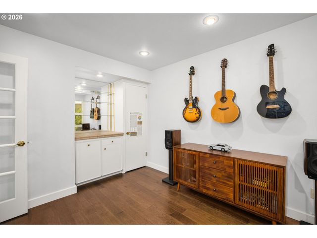 4480 Nw MALHUER Ave, Portland, OR 97229