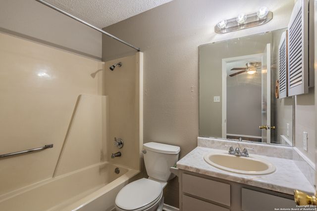 554 Dukeway Apt 1, Universal City, TX 78148