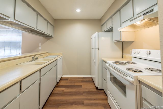 554 Dukeway Apt 1, Universal City, TX 78148