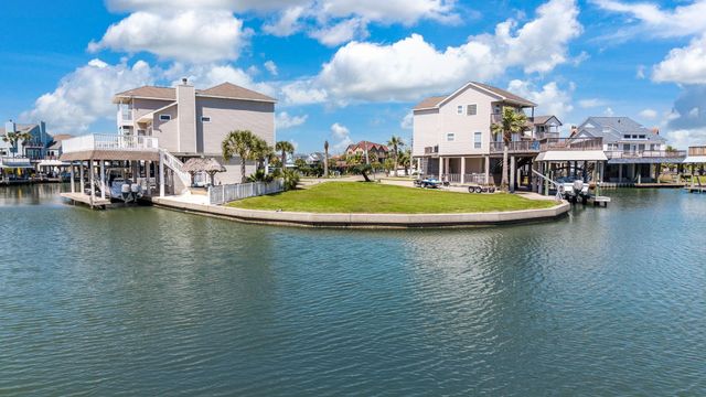 547 Sunset Circle, Tiki Island, TX 77554