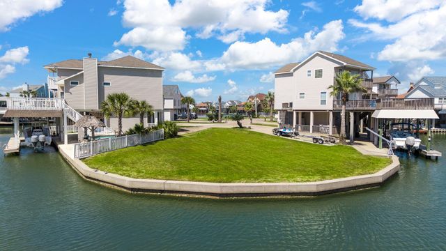 547 Sunset Circle, Tiki Island, TX 77554