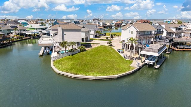 547 Sunset Circle, Tiki Island, TX 77554