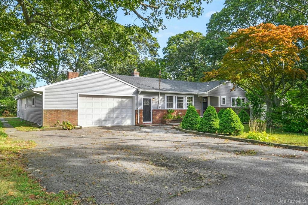 11 Jeanatta Avenue, Mastic, NY 11950
