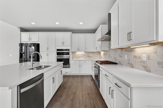 127 N Oak Hill Way, Aurora, CO 80018