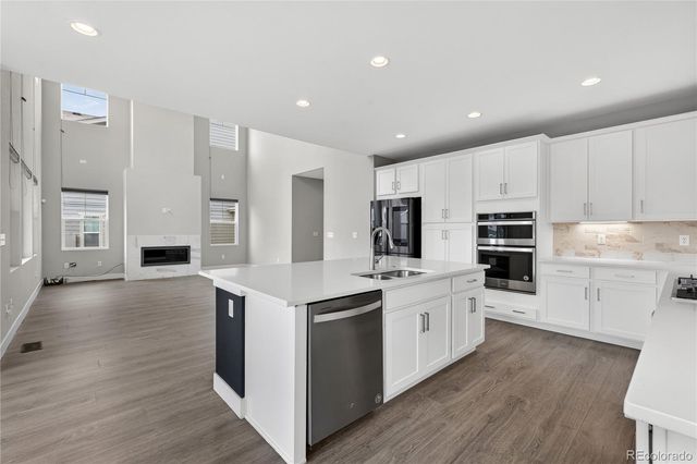 127 N Oak Hill Way, Aurora, CO 80018