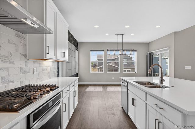 127 N Oak Hill Way, Aurora, CO 80018