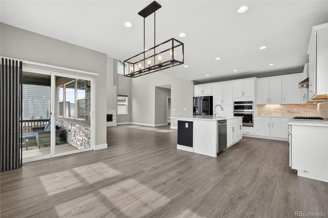 127 N Oak Hill Way, Aurora, CO 80018