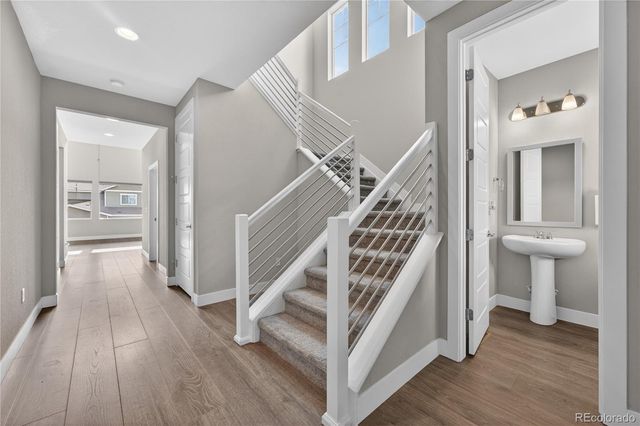 127 N Oak Hill Way, Aurora, CO 80018