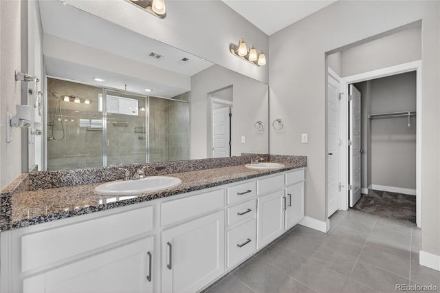 127 N Oak Hill Way, Aurora, CO 80018