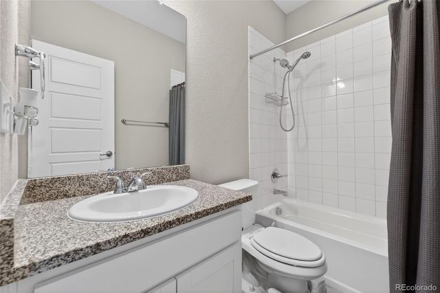 127 N Oak Hill Way, Aurora, CO 80018