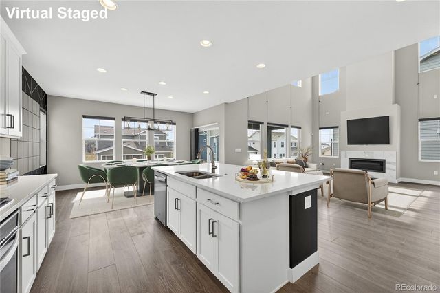 127 N Oak Hill Way, Aurora, CO 80018