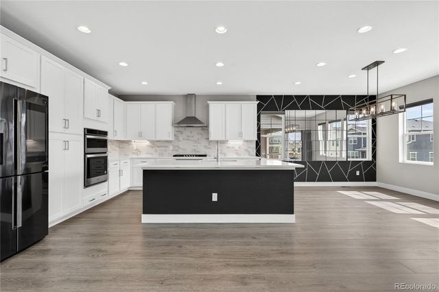 127 N Oak Hill Way, Aurora, CO 80018