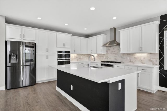 127 N Oak Hill Way, Aurora, CO 80018