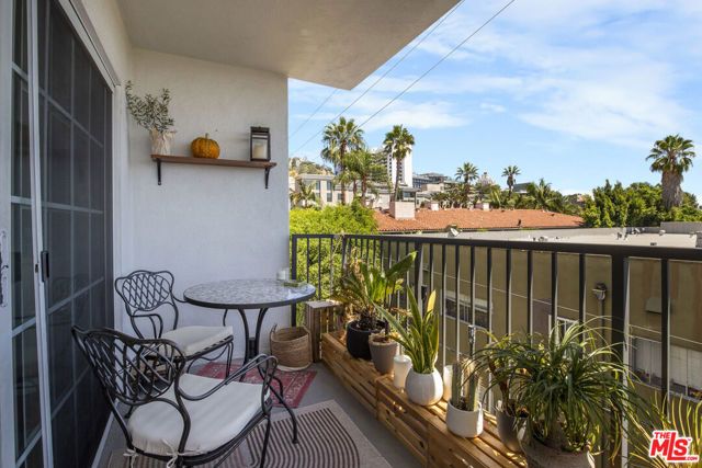 8490 Fountain Avenue 203, West Hollywood, CA 90069
