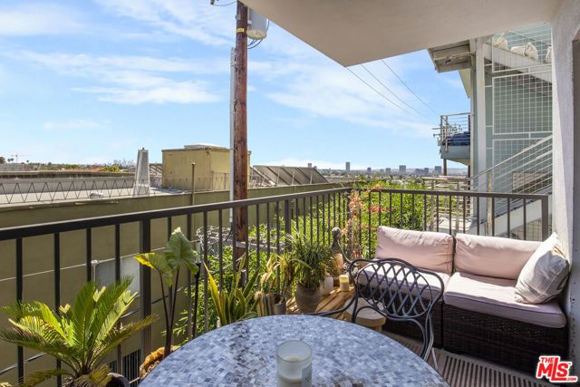 8490 Fountain Avenue 203, West Hollywood, CA 90069