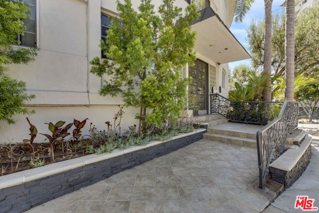 8490 Fountain Avenue 203, West Hollywood, CA 90069