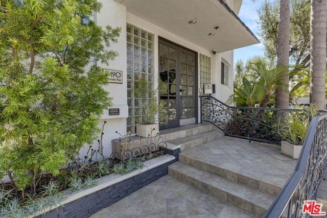 8490 Fountain Avenue 203, West Hollywood, CA 90069