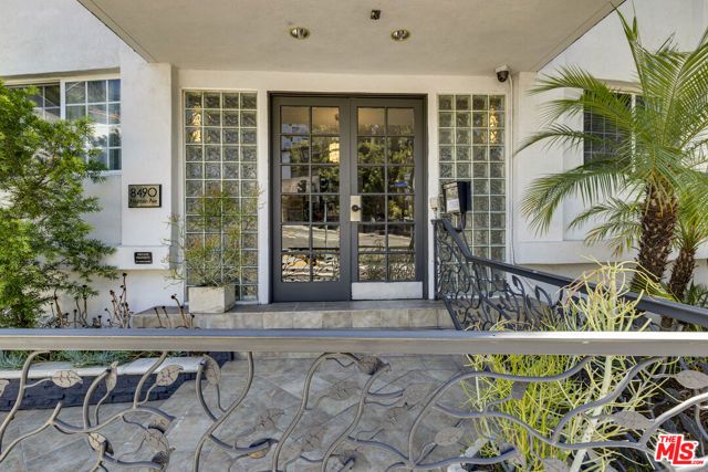 8490 Fountain Avenue 203, West Hollywood, CA 90069