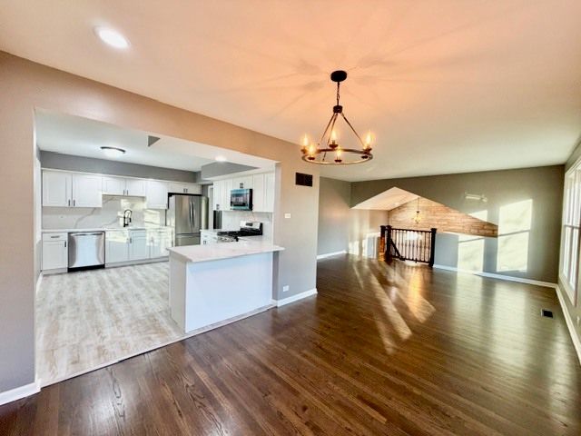 22W070 Byron Avenue, Addison, IL 60101