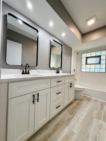 22W070 Byron Avenue, Addison, IL 60101