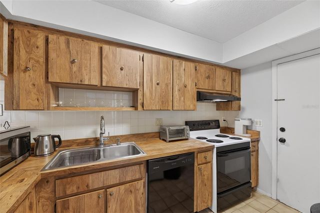 1879 LICHEN LANE B, Clearwater, FL 33760