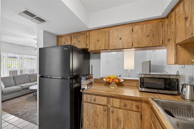 1879 LICHEN LANE B, Clearwater, FL 33760