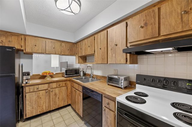 1879 LICHEN LANE B, Clearwater, FL 33760