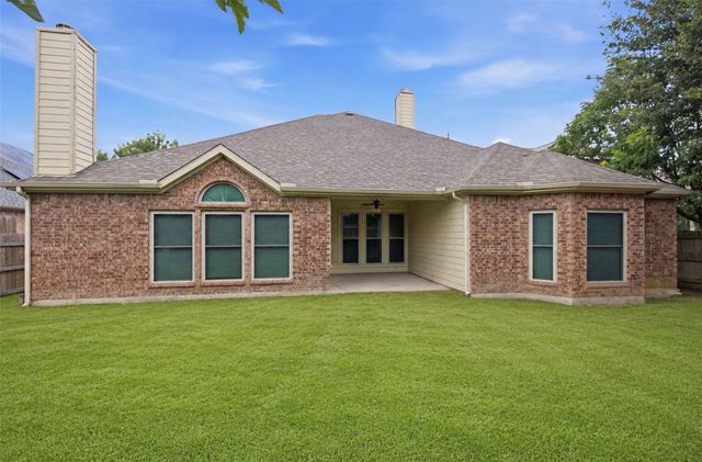 10 Saddlewood Court, Mansfield, TX 76063